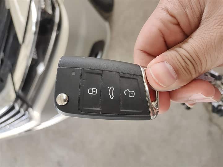 Фото 9 - Volkswagen Lavida