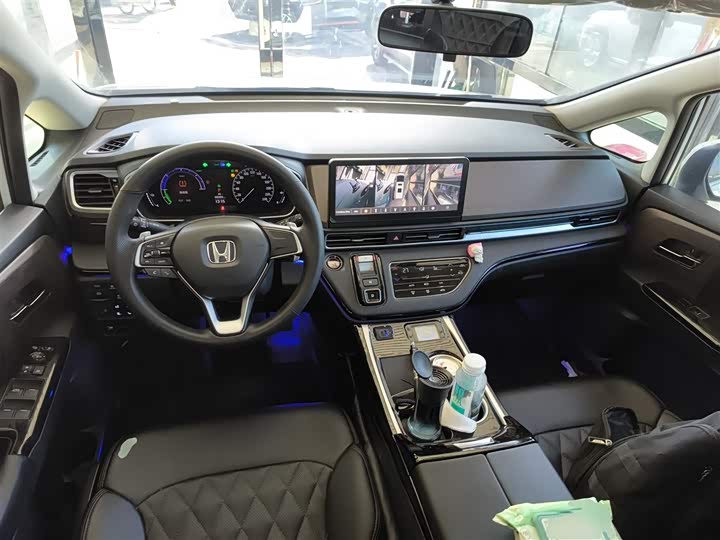 Фото 10 - Honda Odyssey