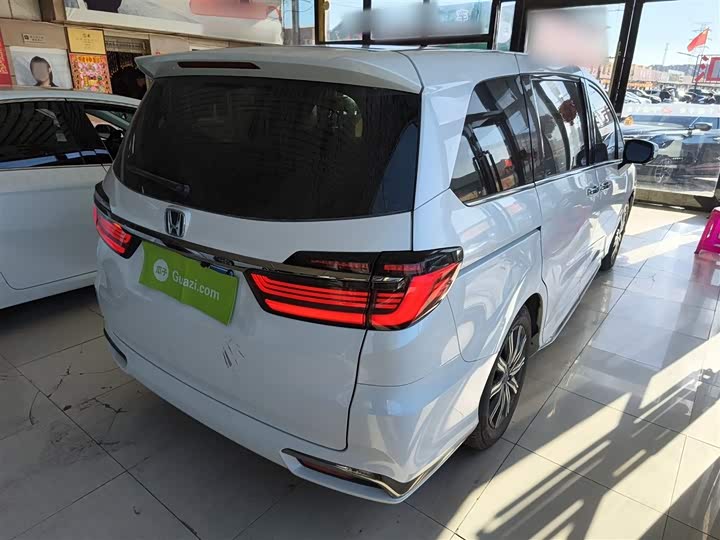 Фото 7 - Honda Odyssey