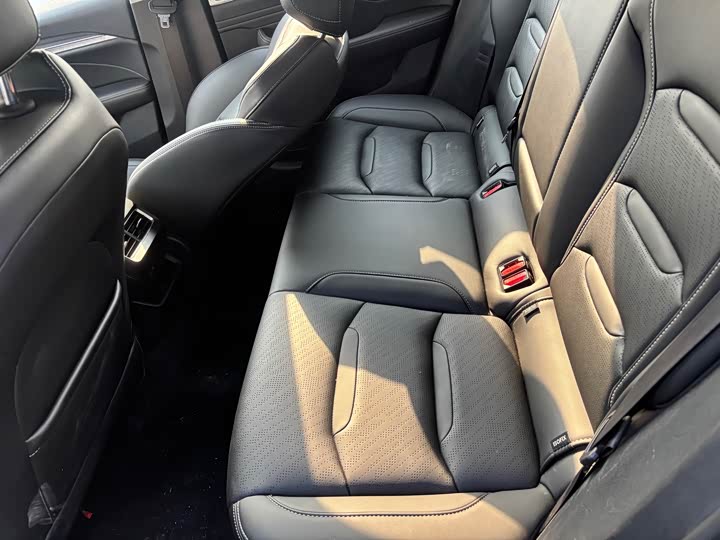 Фото 6 - Geely Preface