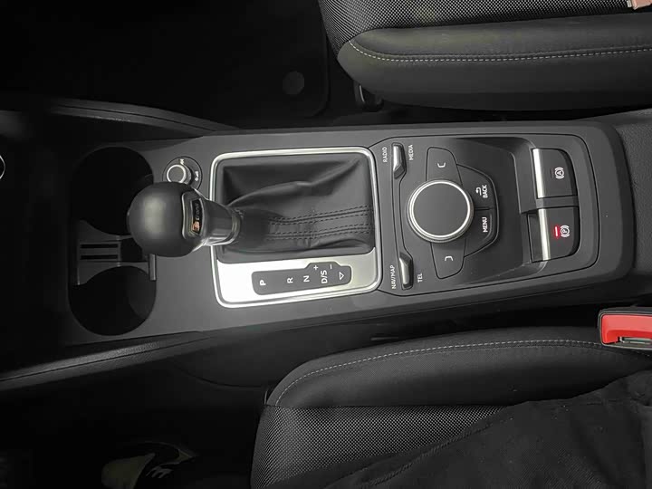 Фото 10 - Audi Q2L