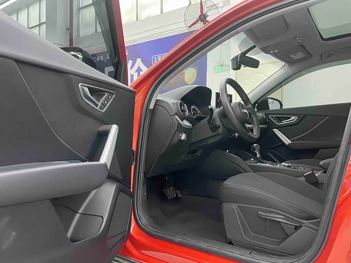 Фото 16 - Audi Q2L