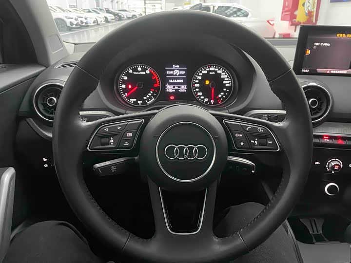 Фото 8 - Audi Q2L