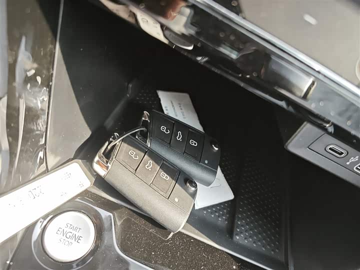 Фото 9 - Volkswagen Tharu