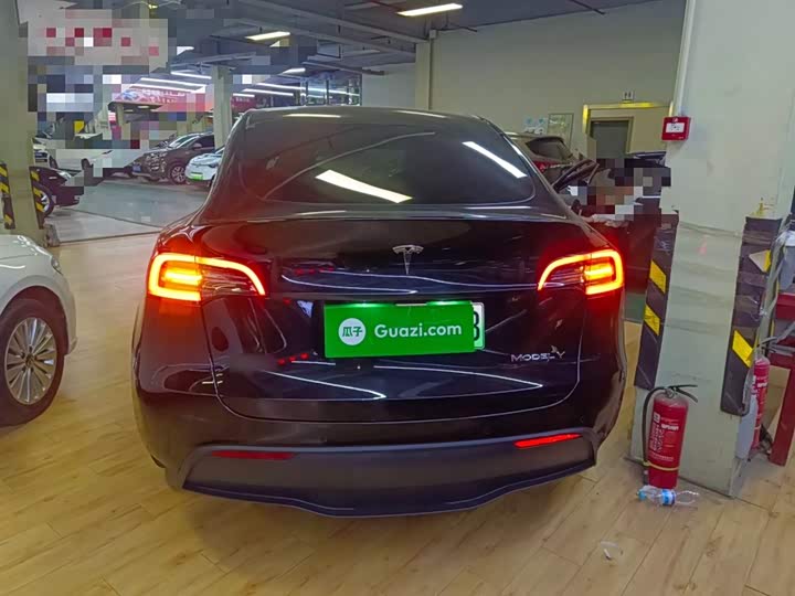 Фото 6 - Tesla Model Y