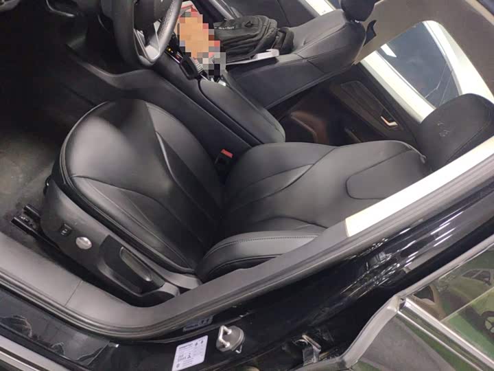 Фото 15 - Hongqi E-QM5