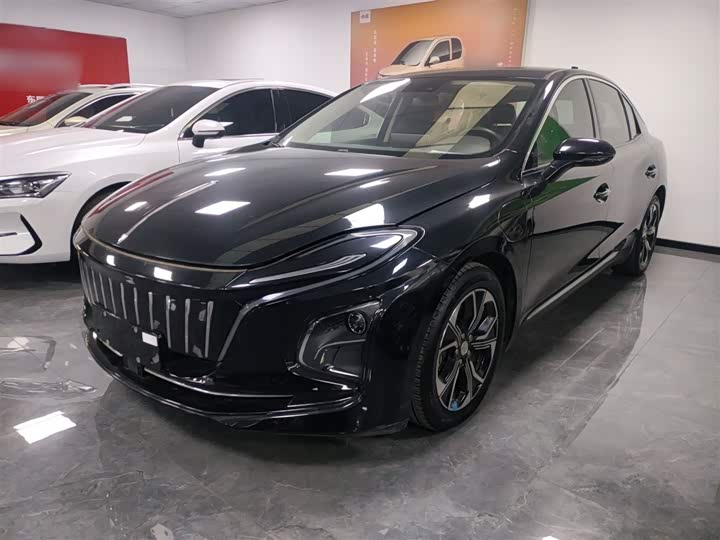 Фото 2 - Hongqi E-QM5