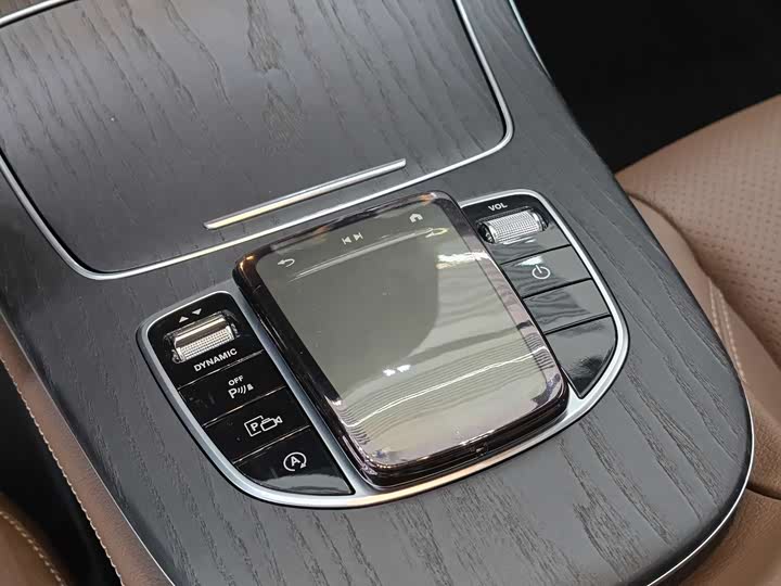 Фото 11 - Mercedes-Benz E-Class