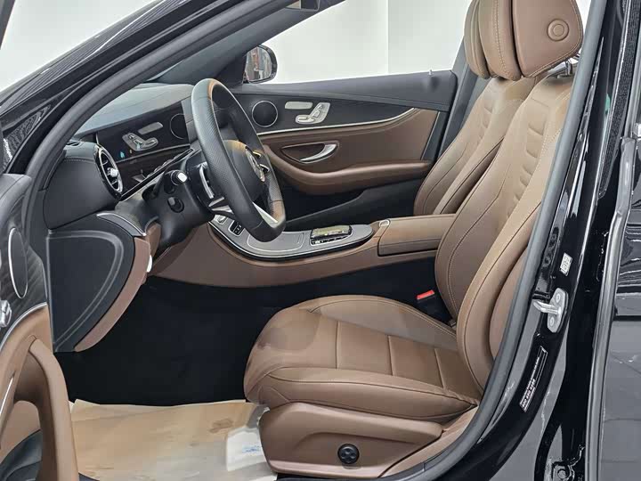 Фото 14 - Mercedes-Benz E-Class