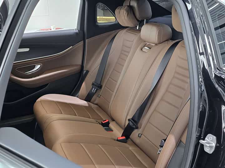 Фото 16 - Mercedes-Benz E-Class