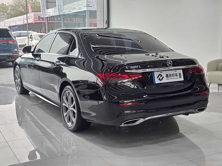 Фото 19 - Mercedes-Benz E-Class