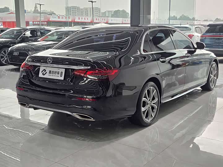 Фото 21 - Mercedes-Benz E-Class