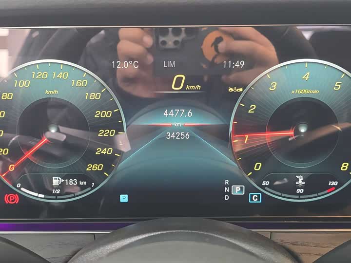 Фото 5 - Mercedes-Benz E-Class