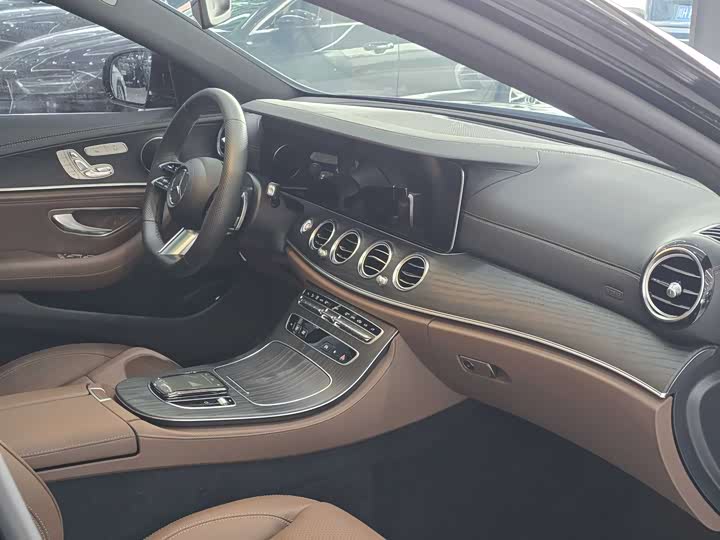 Фото 6 - Mercedes-Benz E-Class