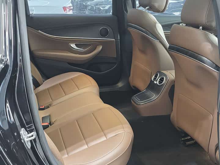 Фото 7 - Mercedes-Benz E-Class