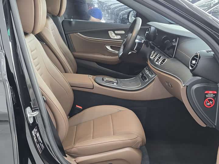 Фото 8 - Mercedes-Benz E-Class