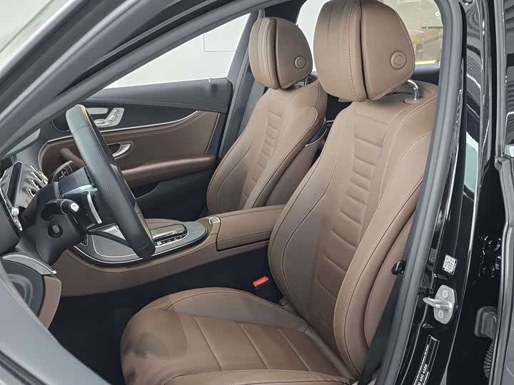 Фото 9 - Mercedes-Benz E-Class