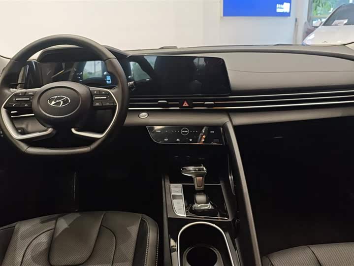 Фото 12 - Hyundai Elantra N line