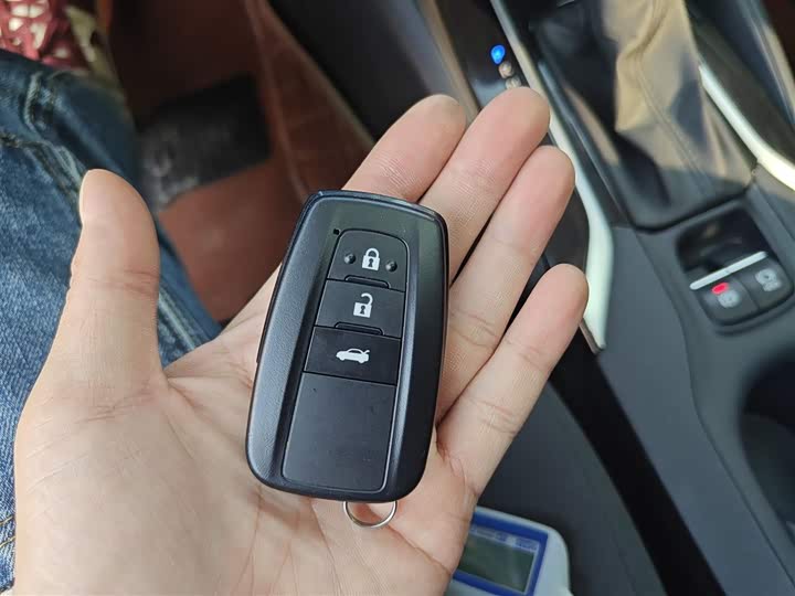 Фото 11 - Toyota Corolla