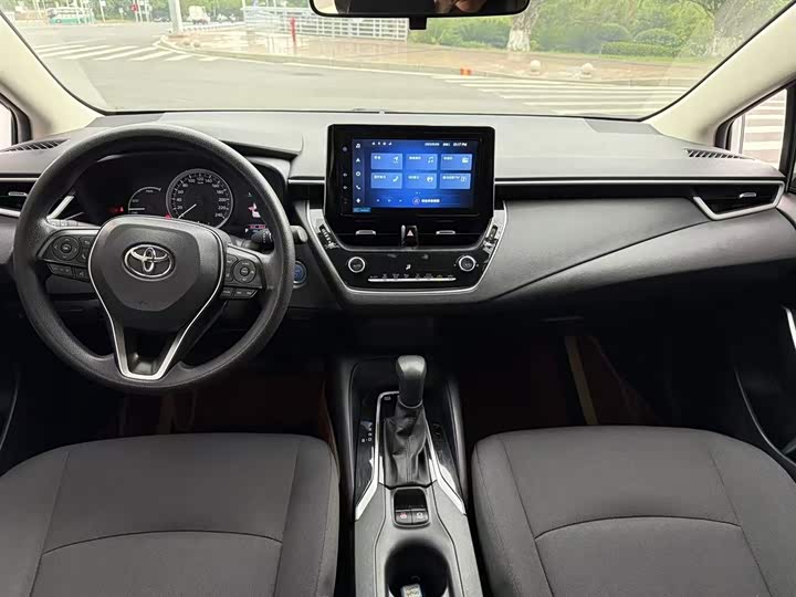 Фото 12 - Toyota Corolla