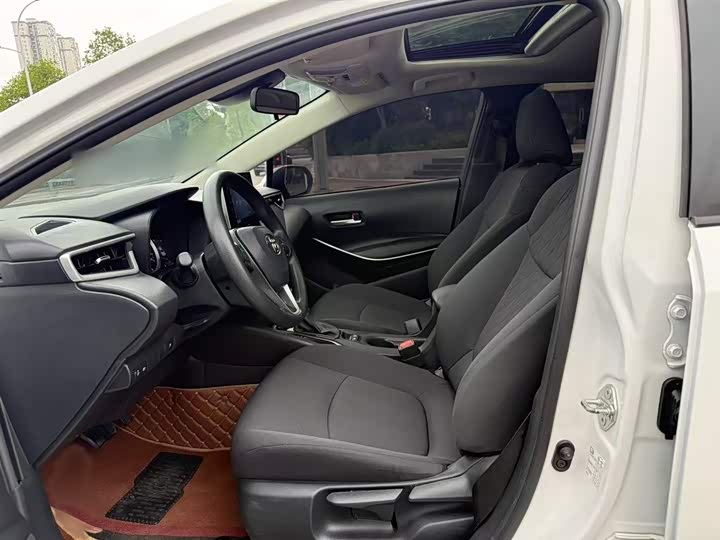 Фото 13 - Toyota Corolla