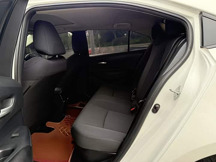 Фото 14 - Toyota Corolla