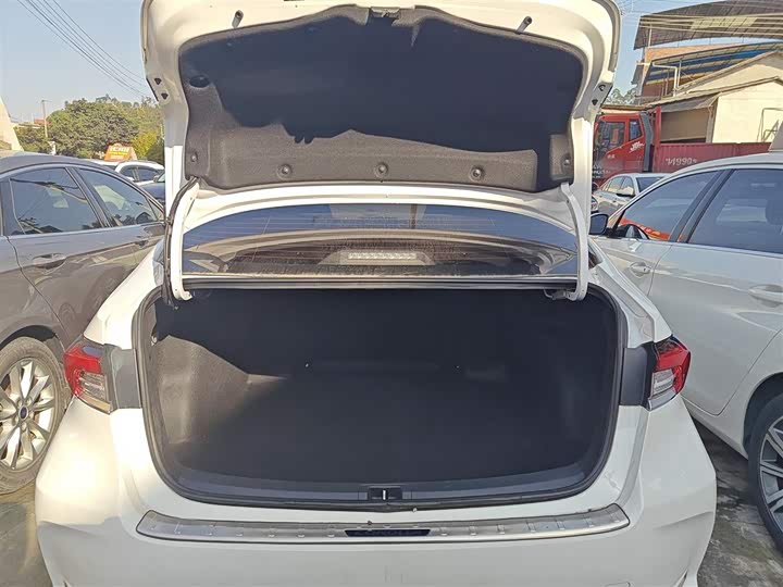 Фото 9 - Toyota Corolla