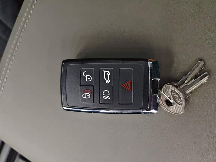 Фото 12 - Land Rover Defender