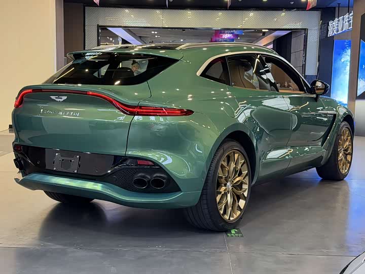 Фото 11 - Aston Martin DBX