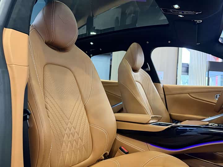 Фото 14 - Aston Martin DBX