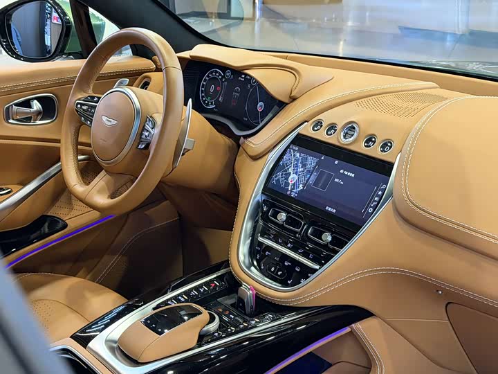 Фото 17 - Aston Martin DBX