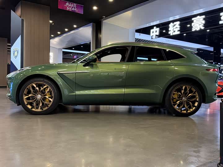 Фото 2 - Aston Martin DBX