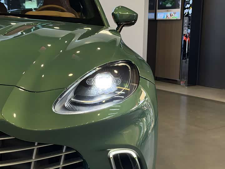 Фото 4 - Aston Martin DBX