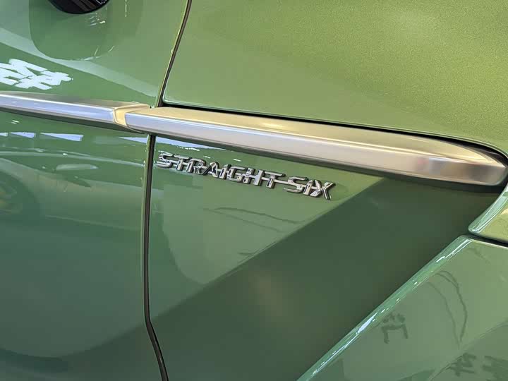 Фото 5 - Aston Martin DBX