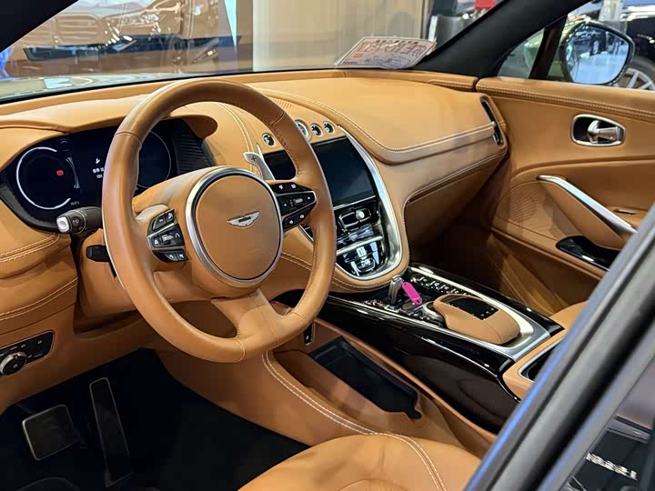 Фото 9 - Aston Martin DBX