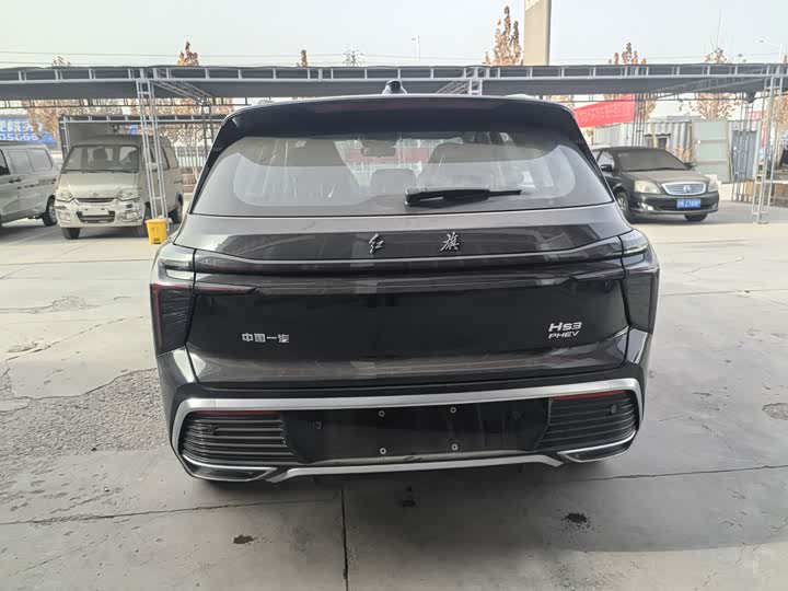 Фото 8 - Hongqi HS3 Hybrid