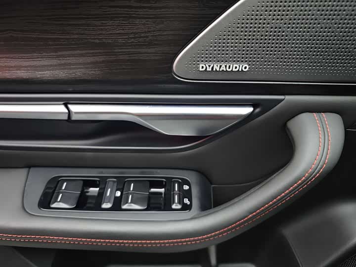 Фото 10 - XPeng P7