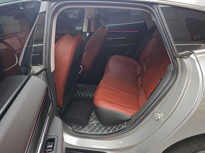 Фото 8 - XPeng P7