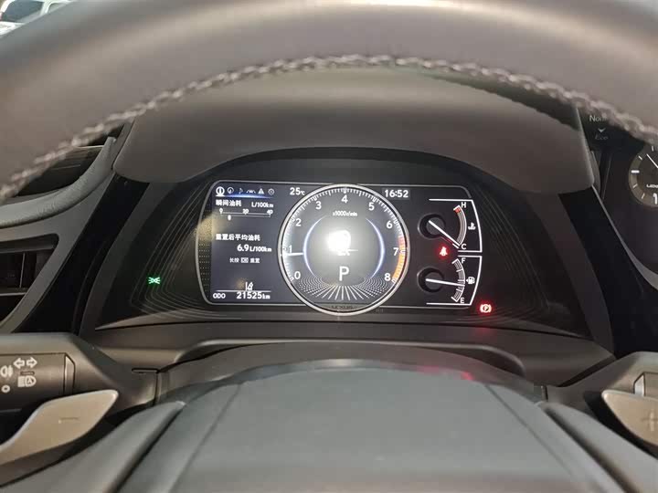 Фото 12 - Lexus ES