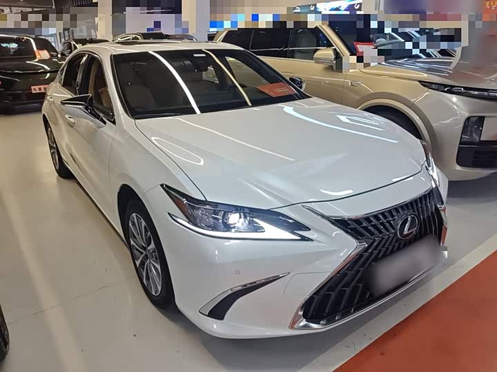 Фото 4 - Lexus ES