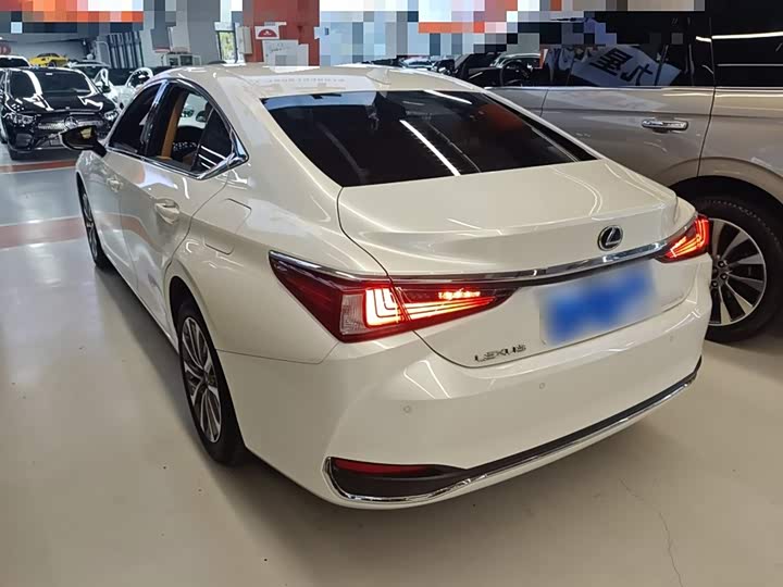 Фото 5 - Lexus ES