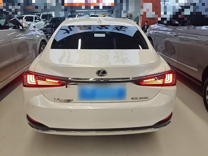 Фото 6 - Lexus ES