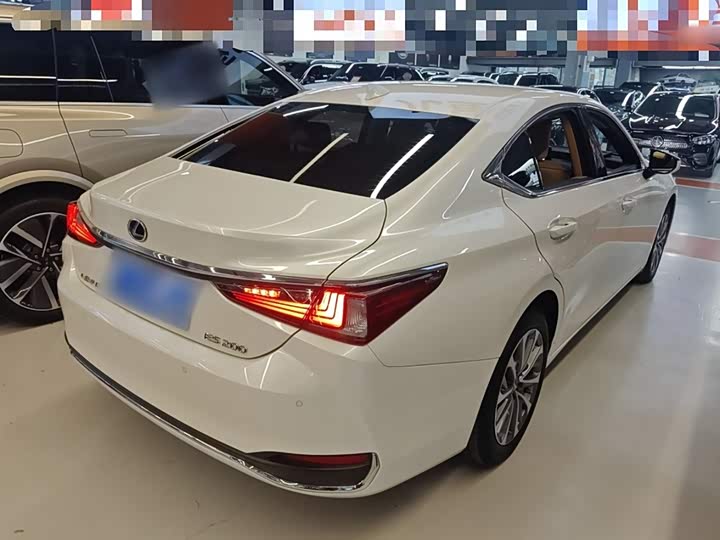 Фото 7 - Lexus ES