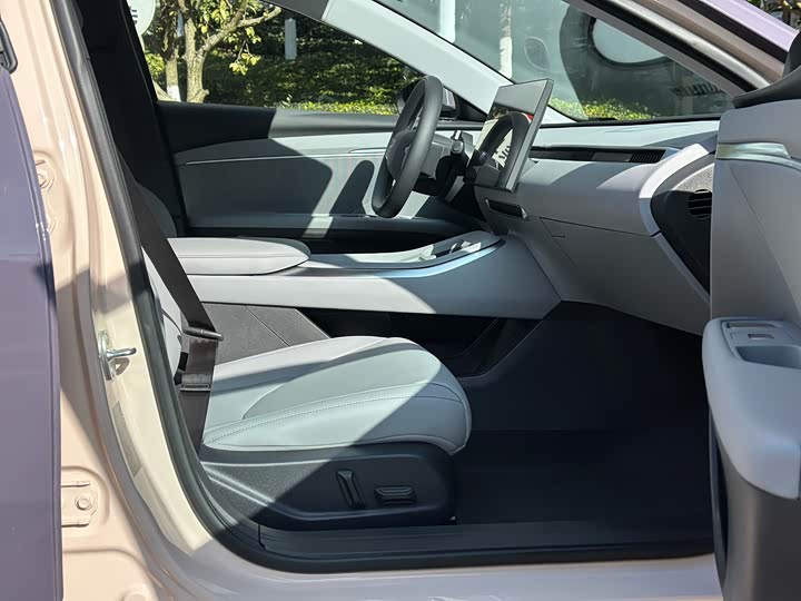 Фото 16 - XPeng Mona M03