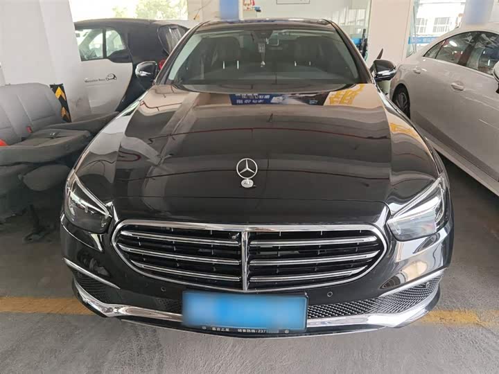 Фото 3 - Mercedes-Benz E-Class