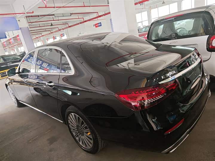 Фото 5 - Mercedes-Benz E-Class