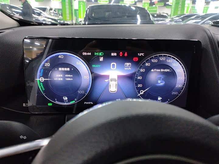 Фото 12 - Hongqi HS3 Hybrid