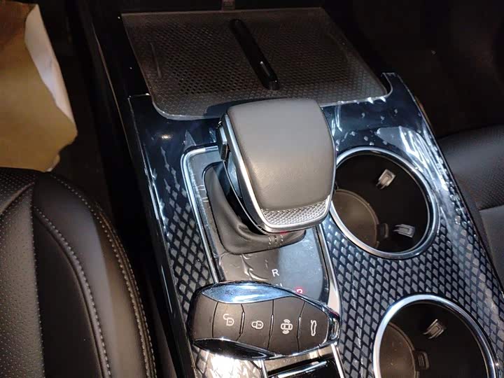 Фото 14 - Hongqi HS3 Hybrid