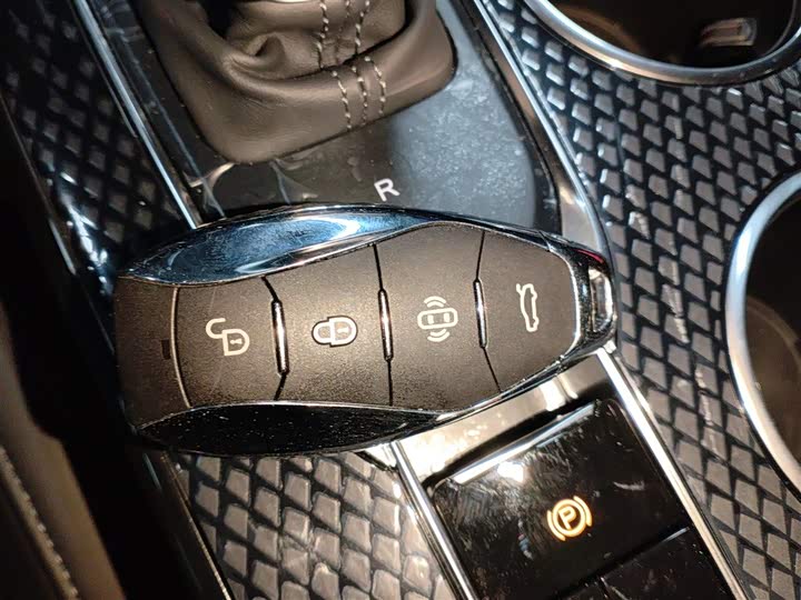 Фото 9 - Hongqi HS3 Hybrid