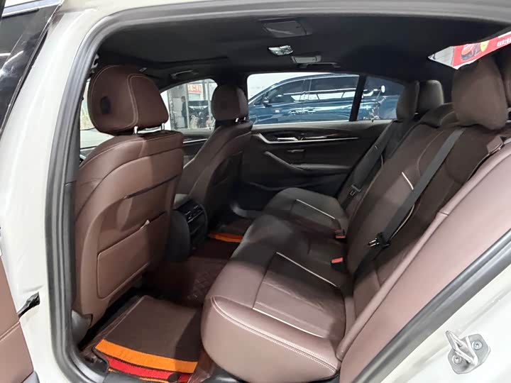 Фото 10 - BMW 5 Series